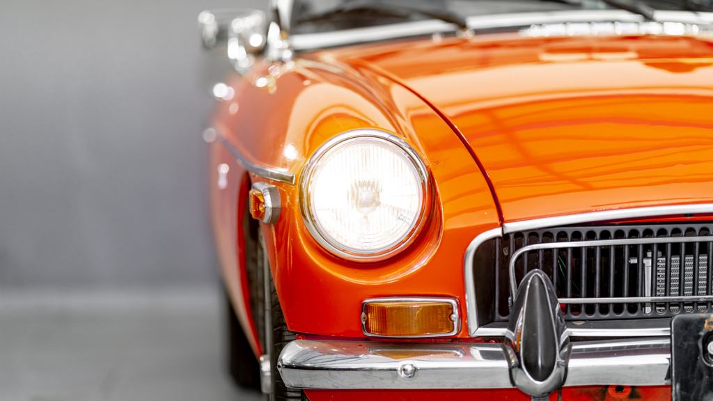 Front light of a red historic convertible